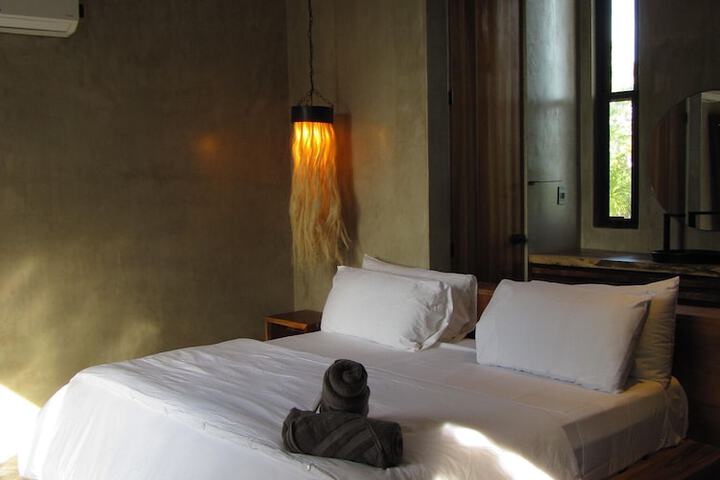 Room 25 of 60