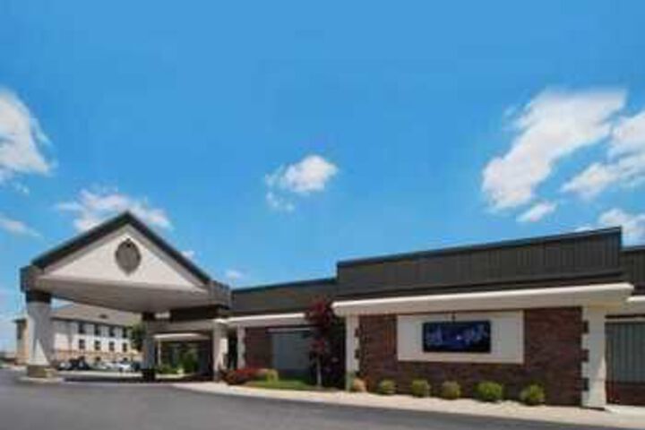Exterior of Quality Inn Conference Center
