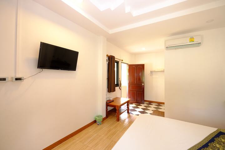 Room 28 of 32