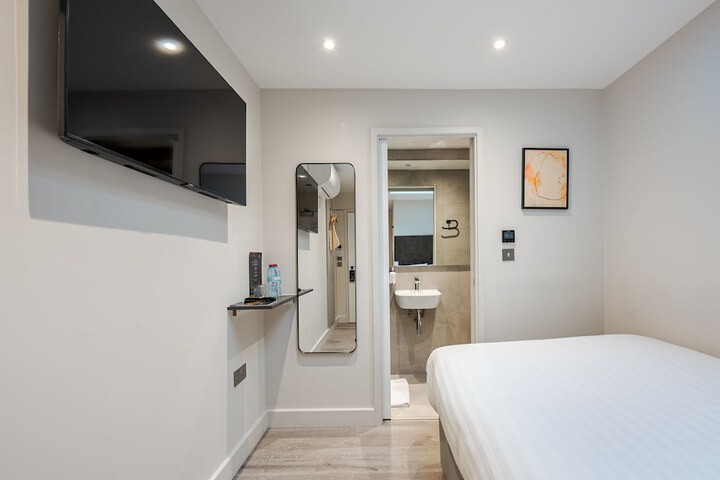 Room 43 of 87