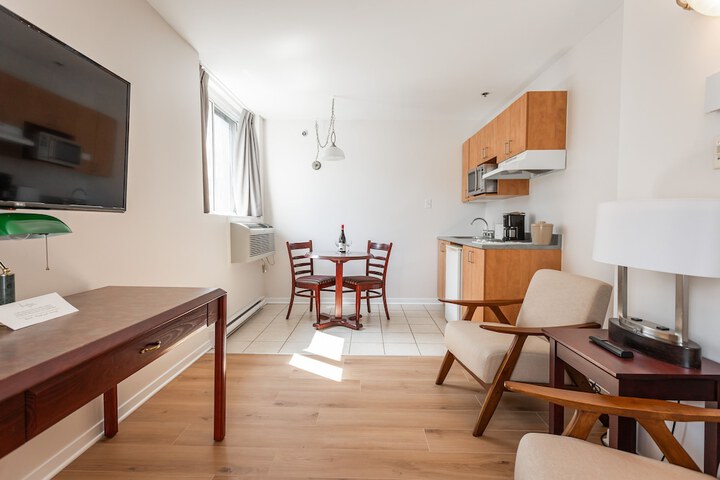 Room 33 of 52