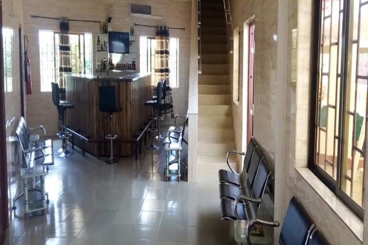 Lounge 10 of 16