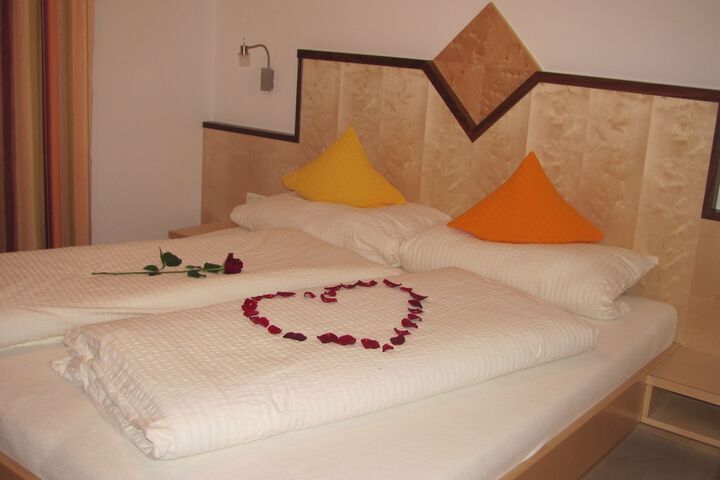 Room 9 of 27