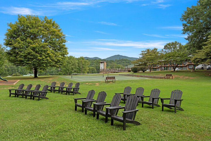 Entertainment 244 of 327