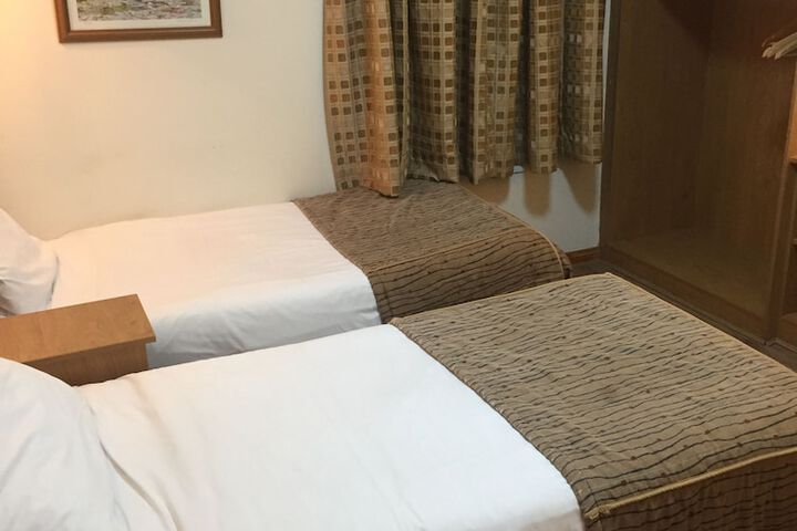 Room 7 of 40