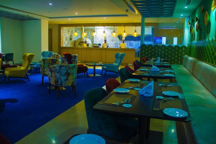 Dining 19 of 33