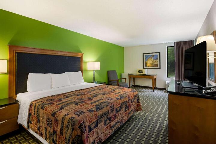1 King Bed (14 of 15)