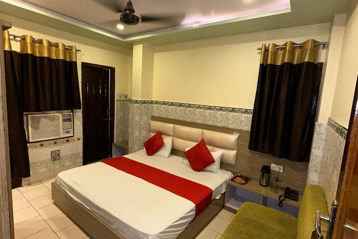 Room 17 of 27