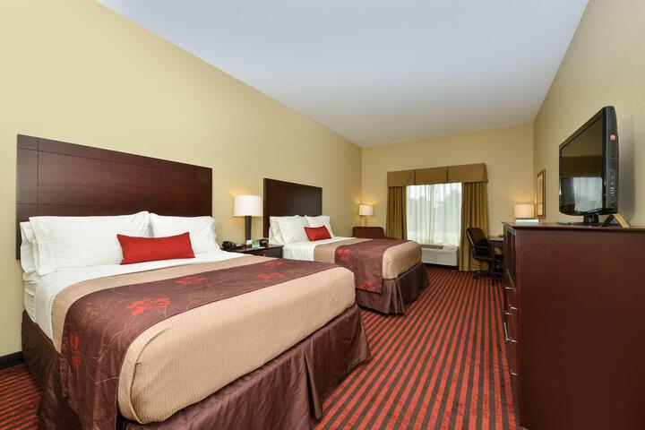 2 Queen Beds Communication Assistance Full Breakfast (1 of 9)
