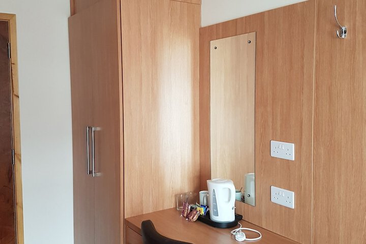 Room 4 of 17