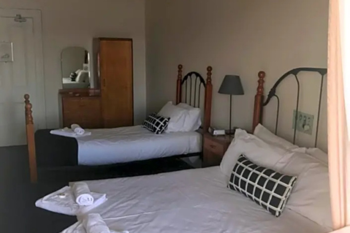 Room 11 of 11