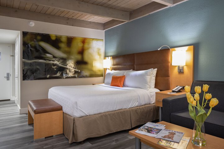 1 King Bed (2 of 19)