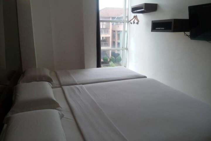Room 19 of 32