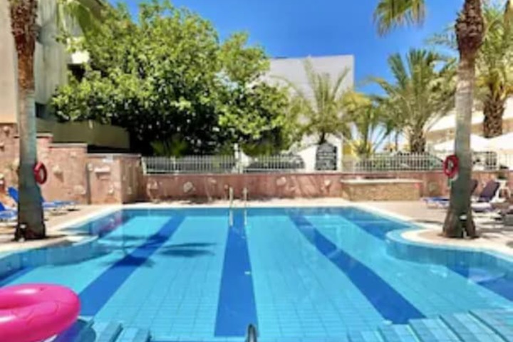 Pool Hotel