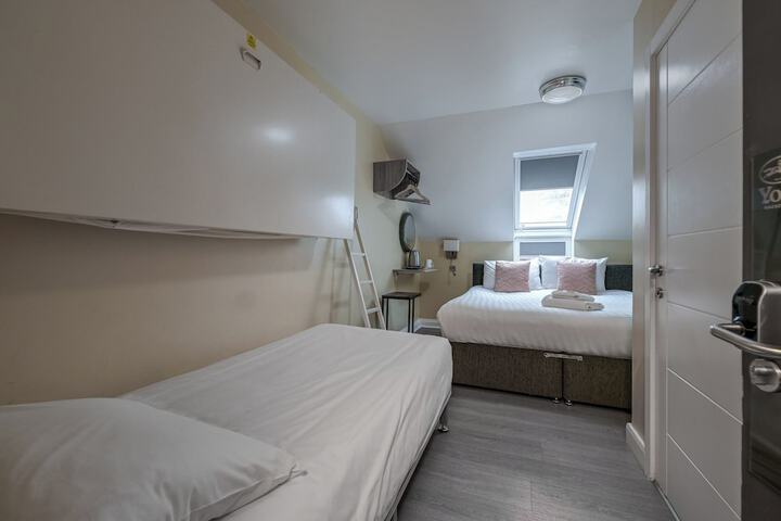 Room 6 of 35