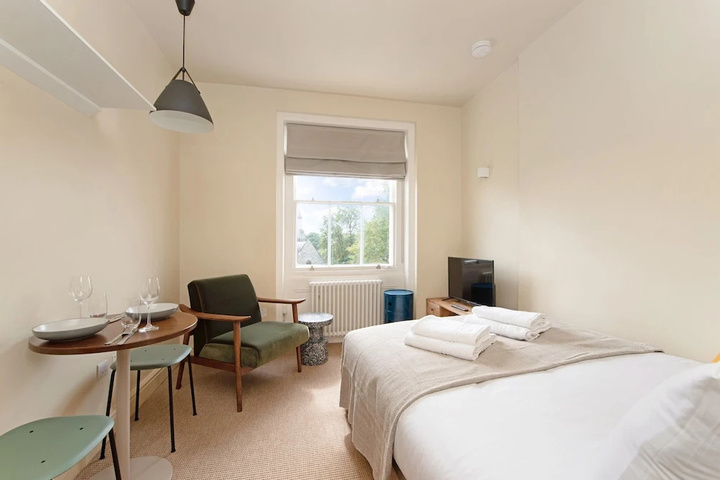 Room 5 of 13