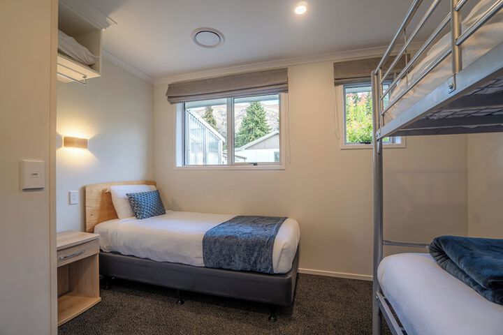 Room 44 of 170