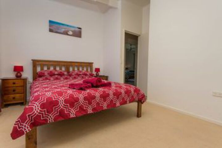 Room 4 of 8