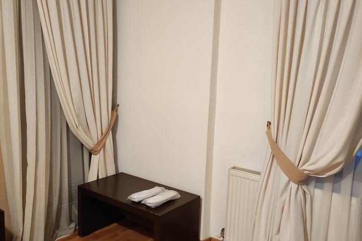 Room 6 of 30
