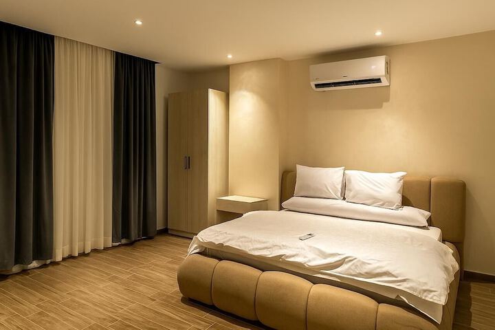 Room 3 of 23