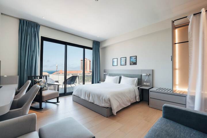 Room 27 of 103