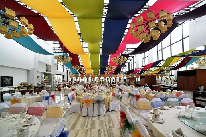 Ballroom/Hall 80 of 90