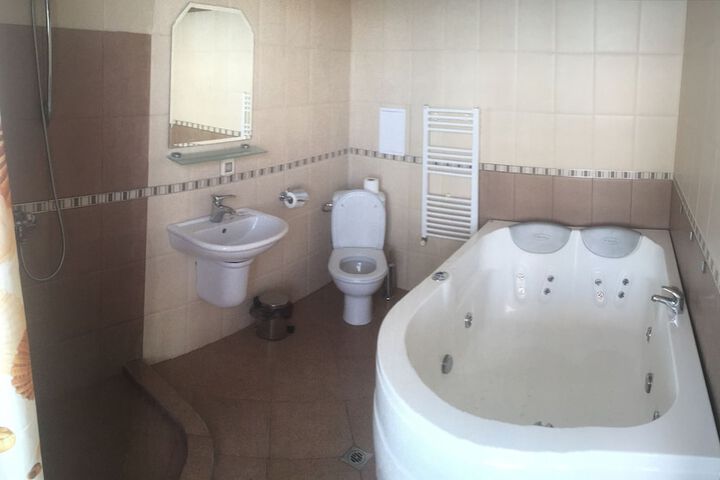 Room 44 of 85