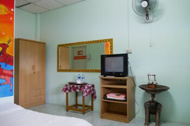Room 15 of 16