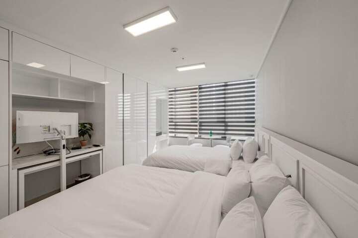 Room 70 of 90