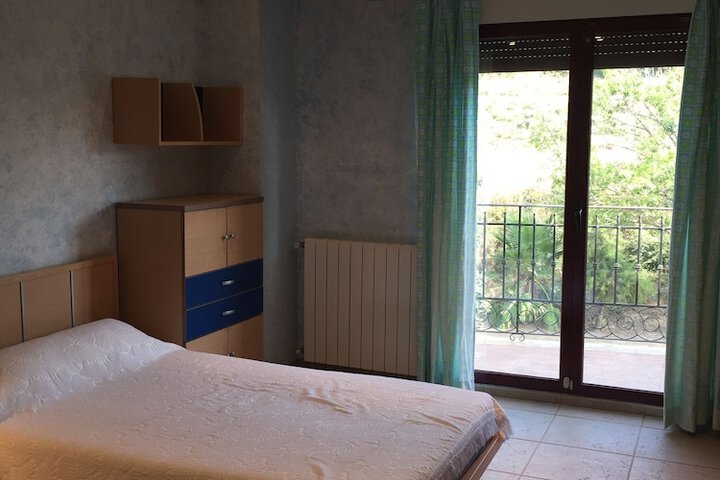 Room 18 of 165