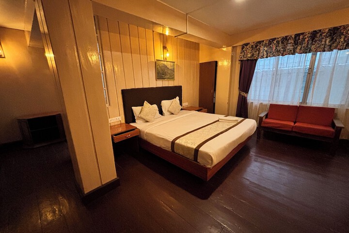 Room 6 of 32