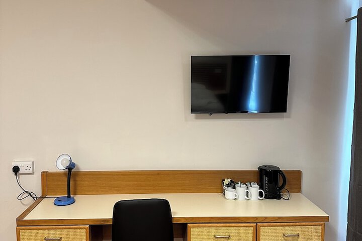 Room 13 of 38