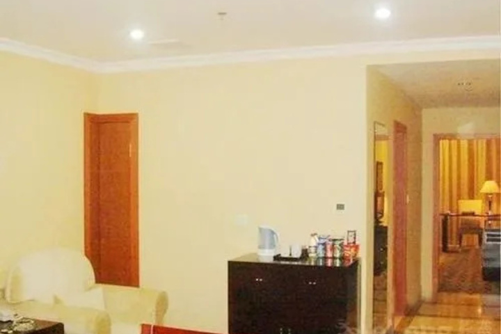 Room 6 of 16