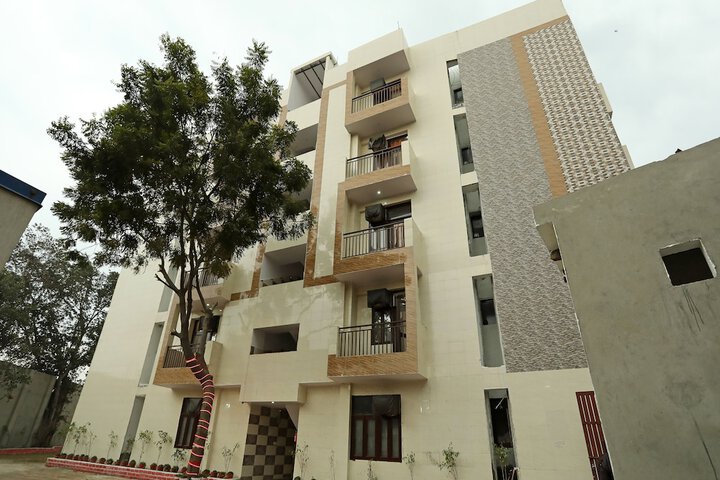 OYO 22663 Qlark Rooms & Lawn