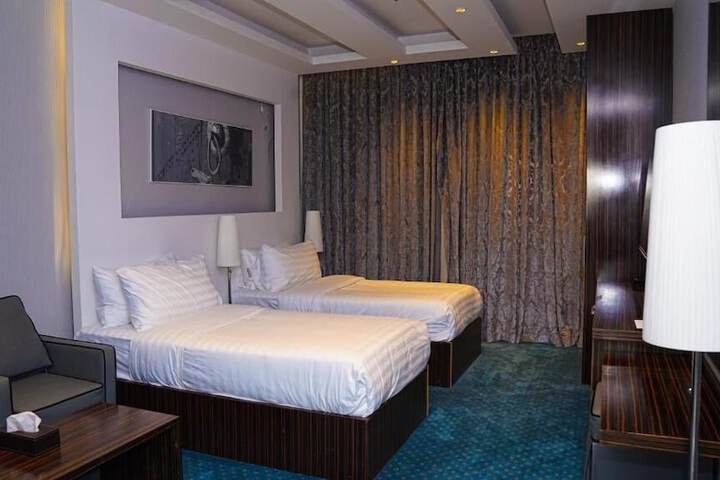 Room 13 of 34