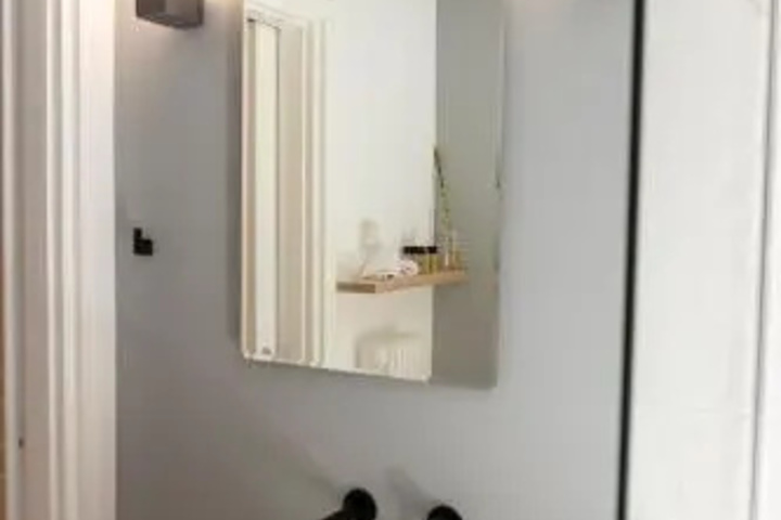 Room 9 of 13