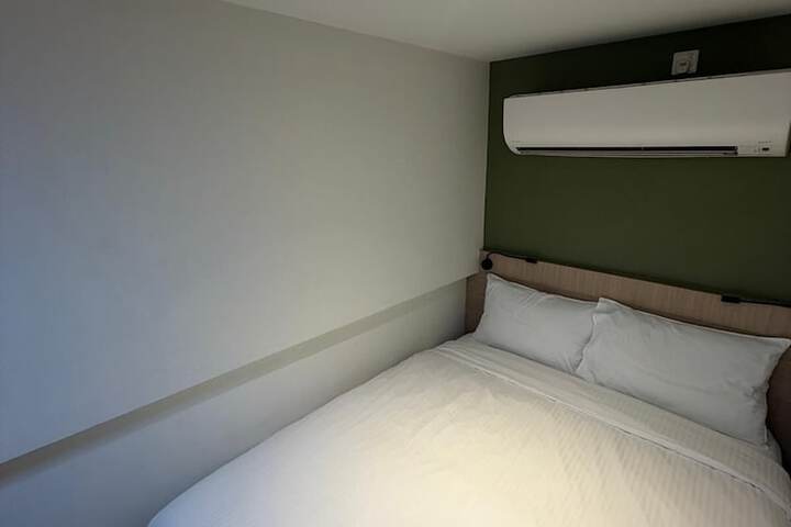 Room 37 of 51