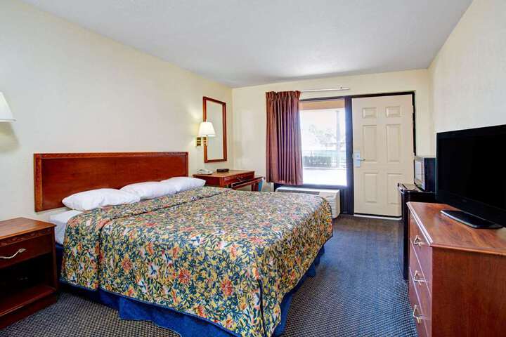 Room 3 of 7