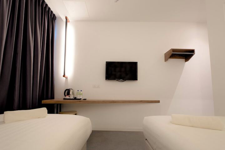 Room 10 of 38