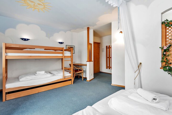 Room 4 of 50