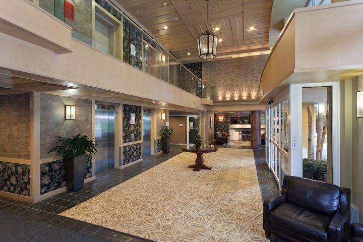 Entrance & Lobby