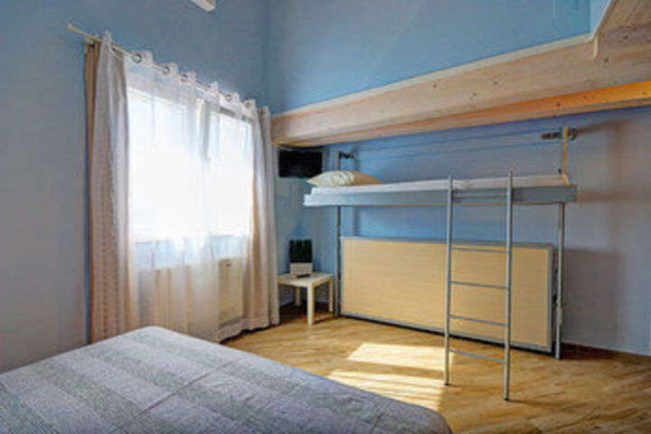 Room 16 of 18