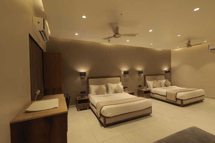 Room 14 of 33