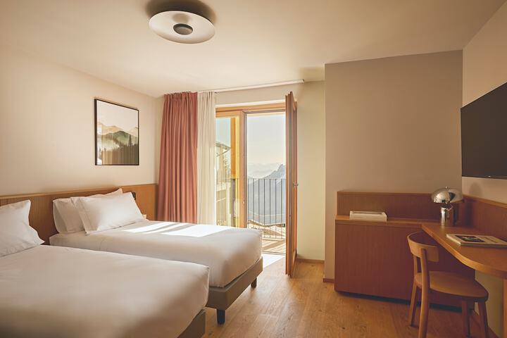 Room 7 of 35