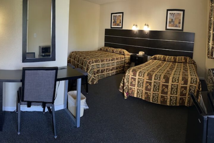 Room 4 of 10