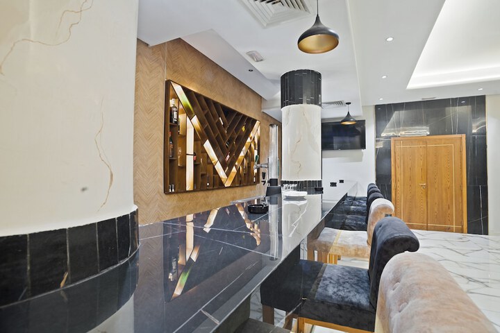 Lounge 57 of 62