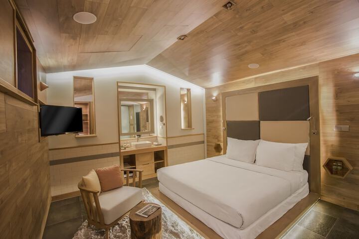 Room 16 of 53