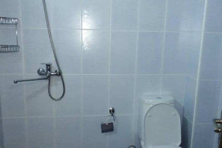 Room 10 of 16