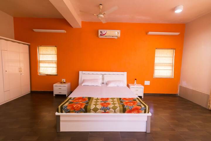 Room 3 of 102