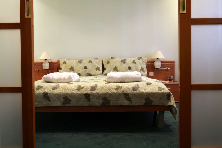 Room 11 of 35